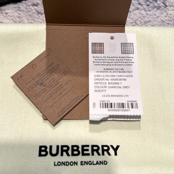 Burberry LG Zig Branded Wallet, w/5 pockets & 12 card slots - Picture 8 of 8
